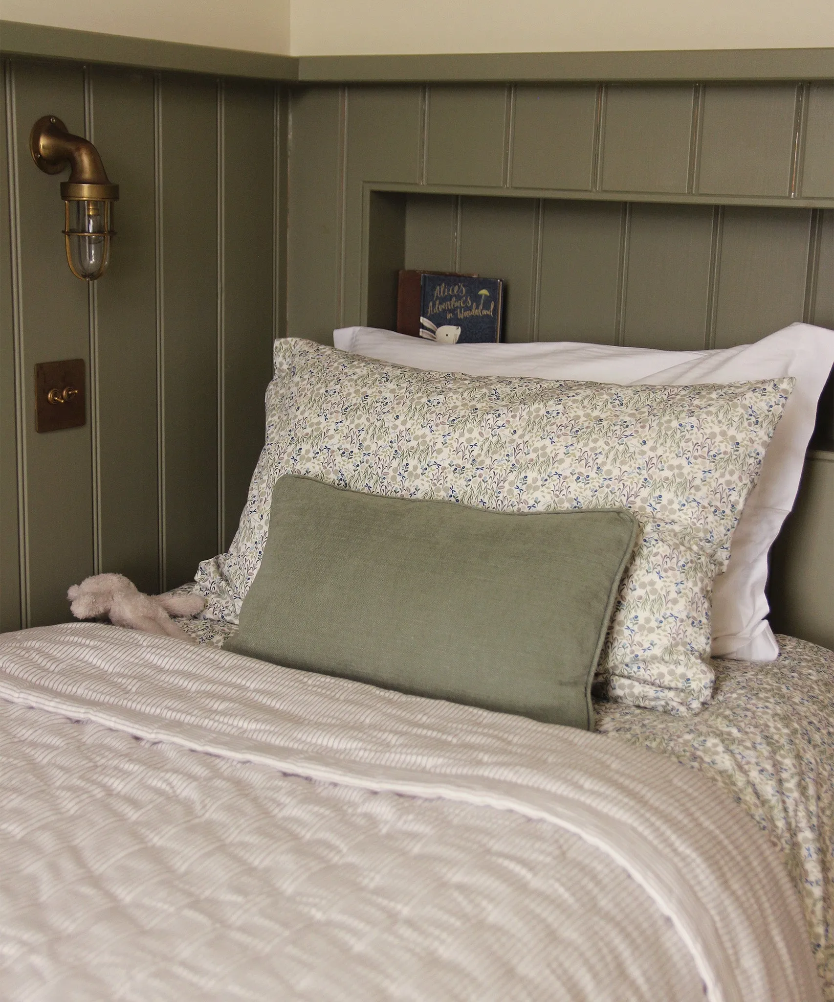 Avery Row Organic Cotton Bedding Set - Cotbed