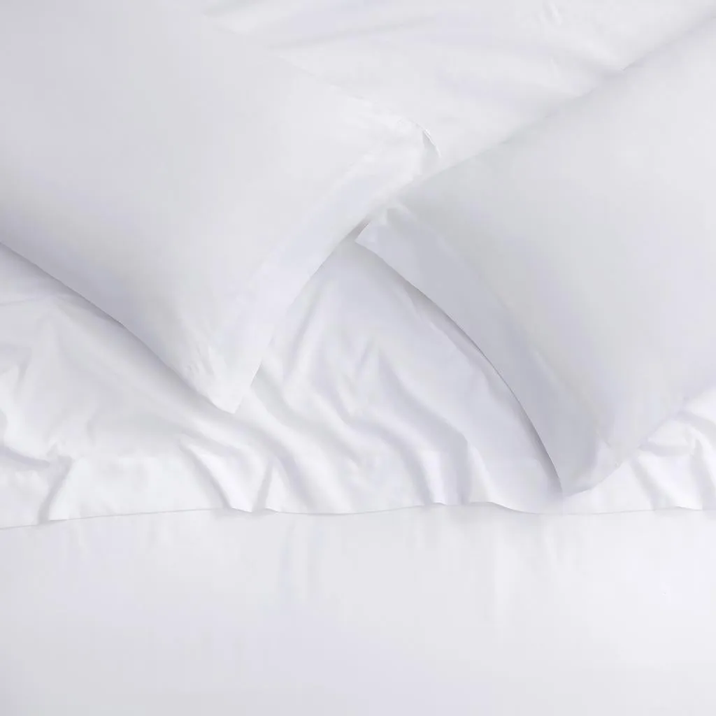 Guest Suites King Solid White Sheet Set 4 Pieces. Dress your bed in luxury and softness! Our Guest Suites 4-Piece Solid White King Sheet Set is a perfect choice. -451961