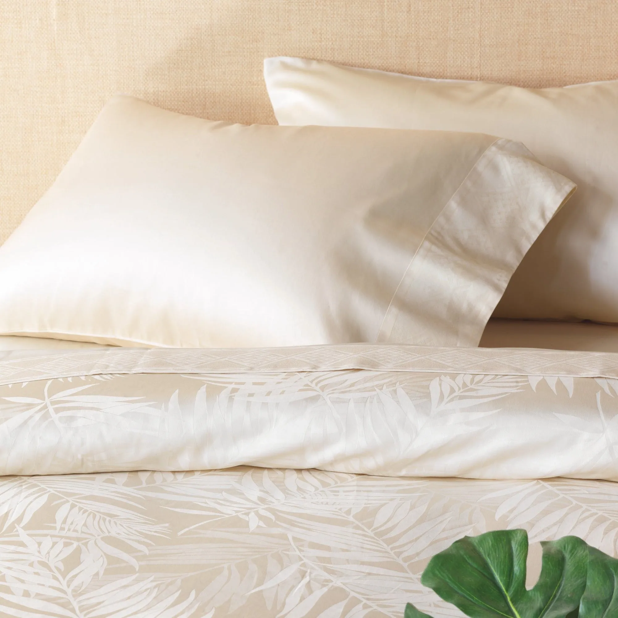 Isola Jacquard Border Pillowcase in Ecru