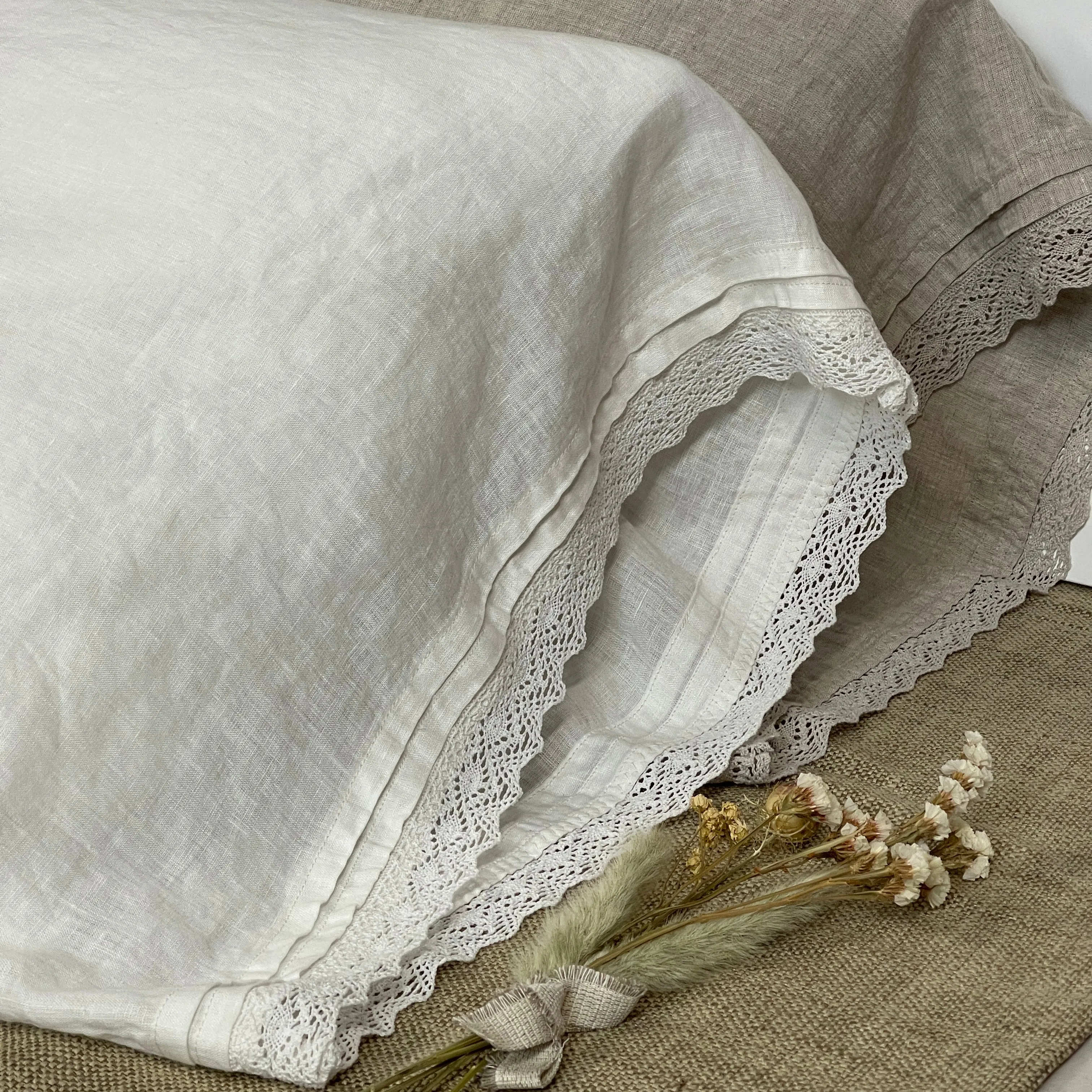 Nostalgia Off-white Flax Pillowcase with Lace