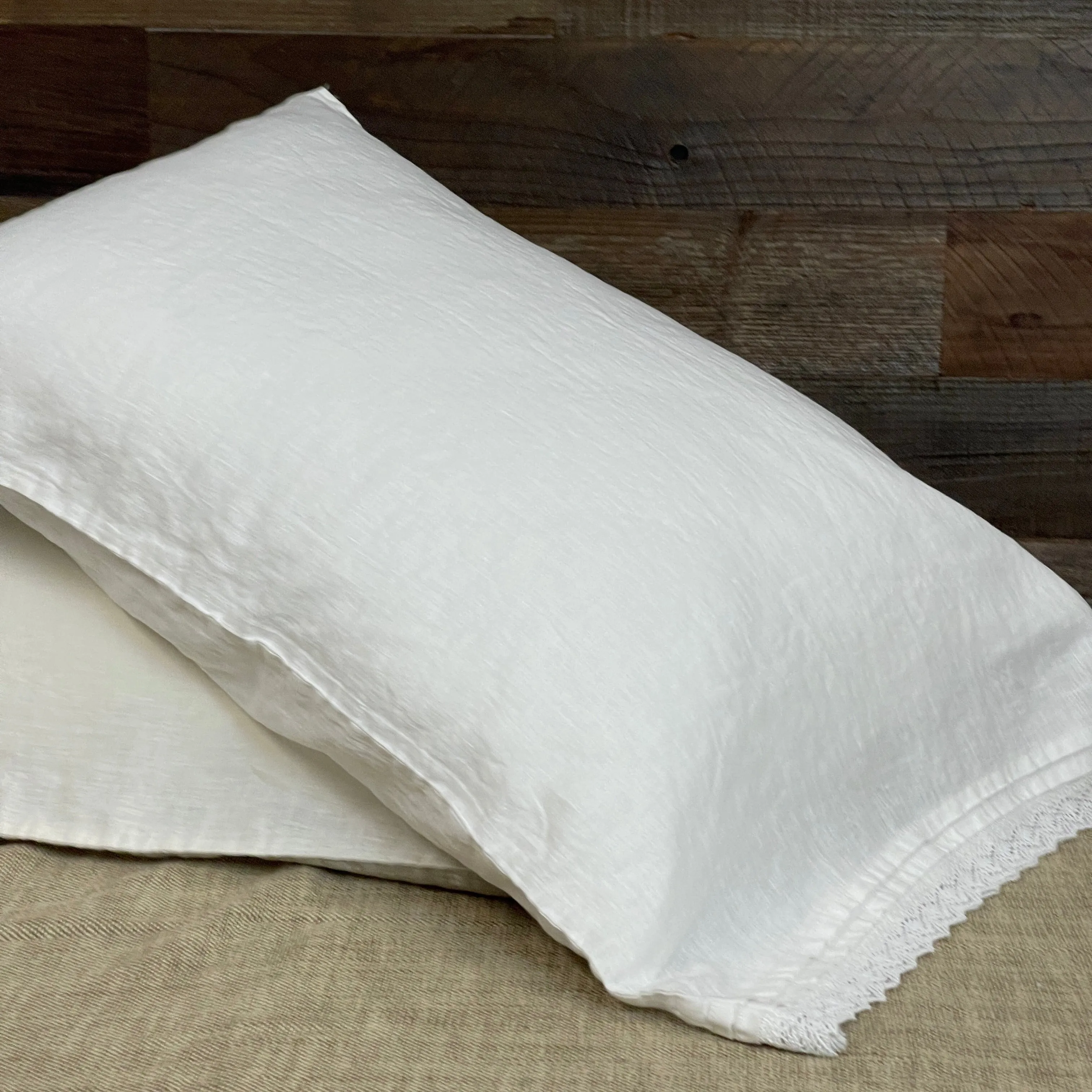 Nostalgia Off-white Flax Pillowcase with Lace